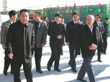 2011年3月 山东省委常委、济南市委书记焉荣竹莅临集团济北园区调研